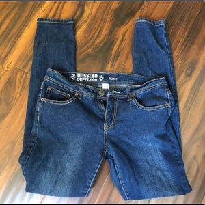 NWOT Mossimo Supply Co. Skinny Jeans (Size 9)
